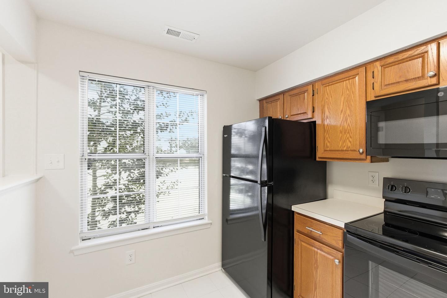 9266 CHAPMAN OAK DR, MANASSAS, Virginia 20110, 2 Bedrooms Bedrooms, ,2 BathroomsBathrooms,Residential,For sale,9266 CHAPMAN OAK DR,VAMN2009838 MLS # VAMN2009838