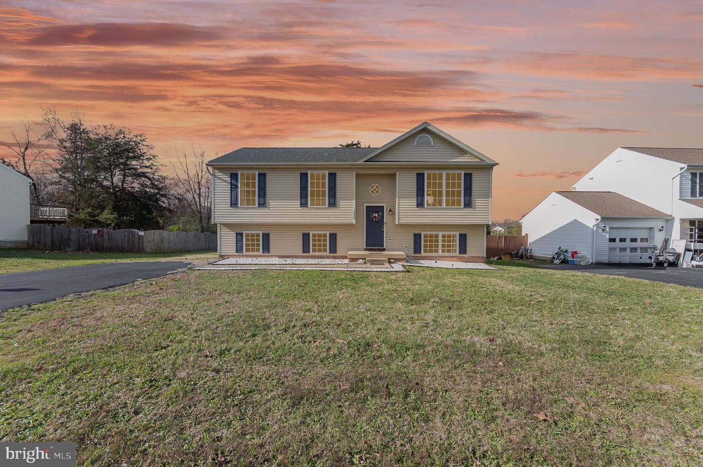 12006 FALCON RIDGE DR, FREDERICKSBURG, Virginia 22407, 4 Bedrooms Bedrooms, ,3 BathroomsBathrooms,Residential,For sale,12006 FALCON RIDGE DR,VASP2038420 MLS # VASP2038420