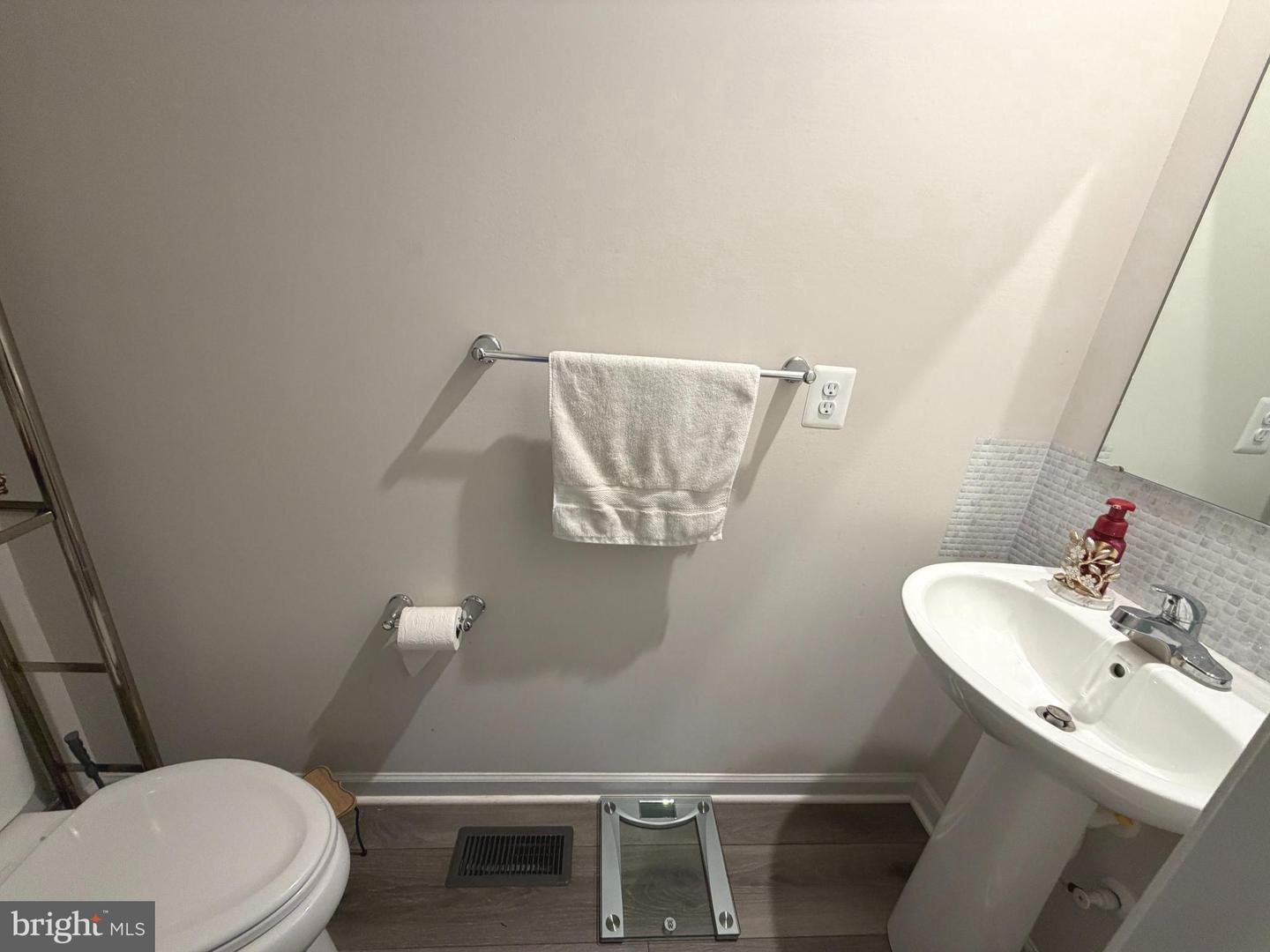 418 CIRCLE DR, WINCHESTER, Virginia 22601, 4 Bedrooms Bedrooms, ,2 BathroomsBathrooms,Residential,For sale,418 CIRCLE DR,VAWI2009680 MLS # VAWI2009680 418 CIRCLE DR, WINCHESTER, Virginia 22601, 4 Bedrooms Bedrooms, ,2 BathroomsBathrooms,Residential,For sale,418 CIRCLE DR,VAWI2009680 MLS # VAWI2009680