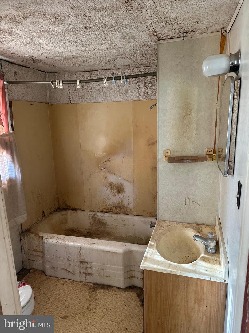 316 GREENBANK RD, FREDERICKSBURG, Virginia 22406, 2 Bedrooms Bedrooms, 4 Rooms Rooms,1 BathroomBathrooms,Residential,For sale,316 GREENBANK RD,VAST2045050 MLS # VAST2045050