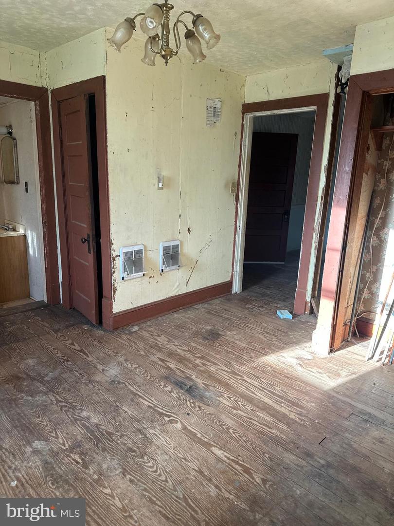 316 GREENBANK RD, FREDERICKSBURG, Virginia 22406, 2 Bedrooms Bedrooms, 4 Rooms Rooms,1 BathroomBathrooms,Residential,For sale,316 GREENBANK RD,VAST2045050 MLS # VAST2045050