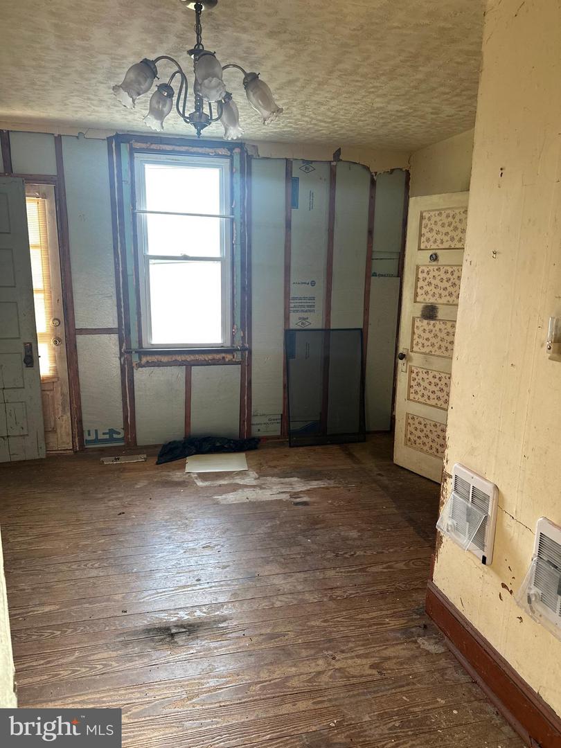 316 GREENBANK RD, FREDERICKSBURG, Virginia 22406, 2 Bedrooms Bedrooms, 4 Rooms Rooms,1 BathroomBathrooms,Residential,For sale,316 GREENBANK RD,VAST2045050 MLS # VAST2045050