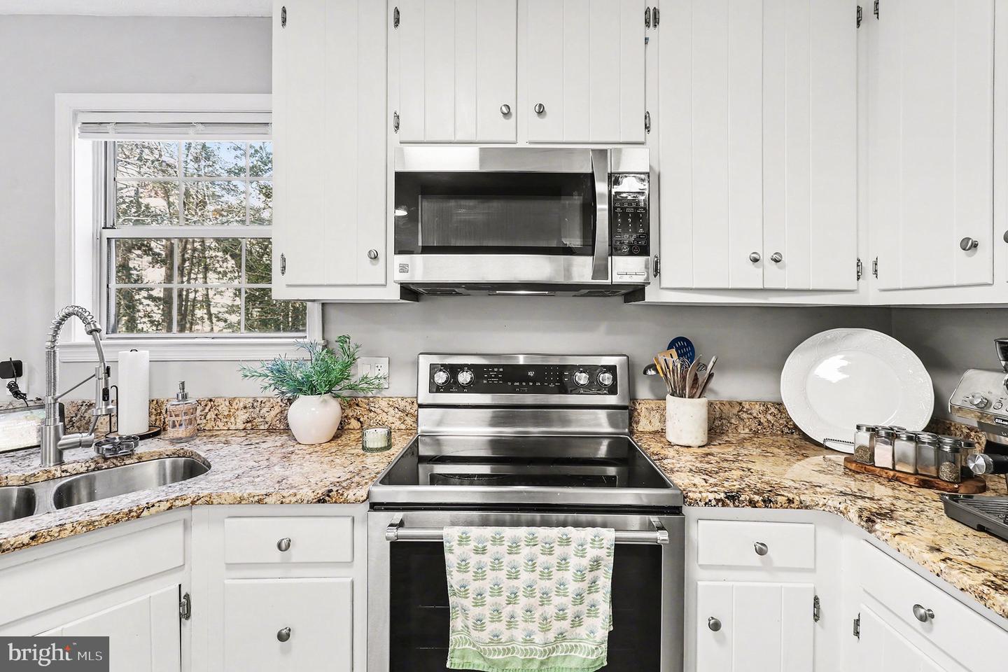 49 BROWN CIR, FREDERICKSBURG, Virginia 22405, 3 Bedrooms Bedrooms, 6 Rooms Rooms,2 BathroomsBathrooms,Residential,For sale,49 BROWN CIR,VAST2045068 MLS # VAST2045068