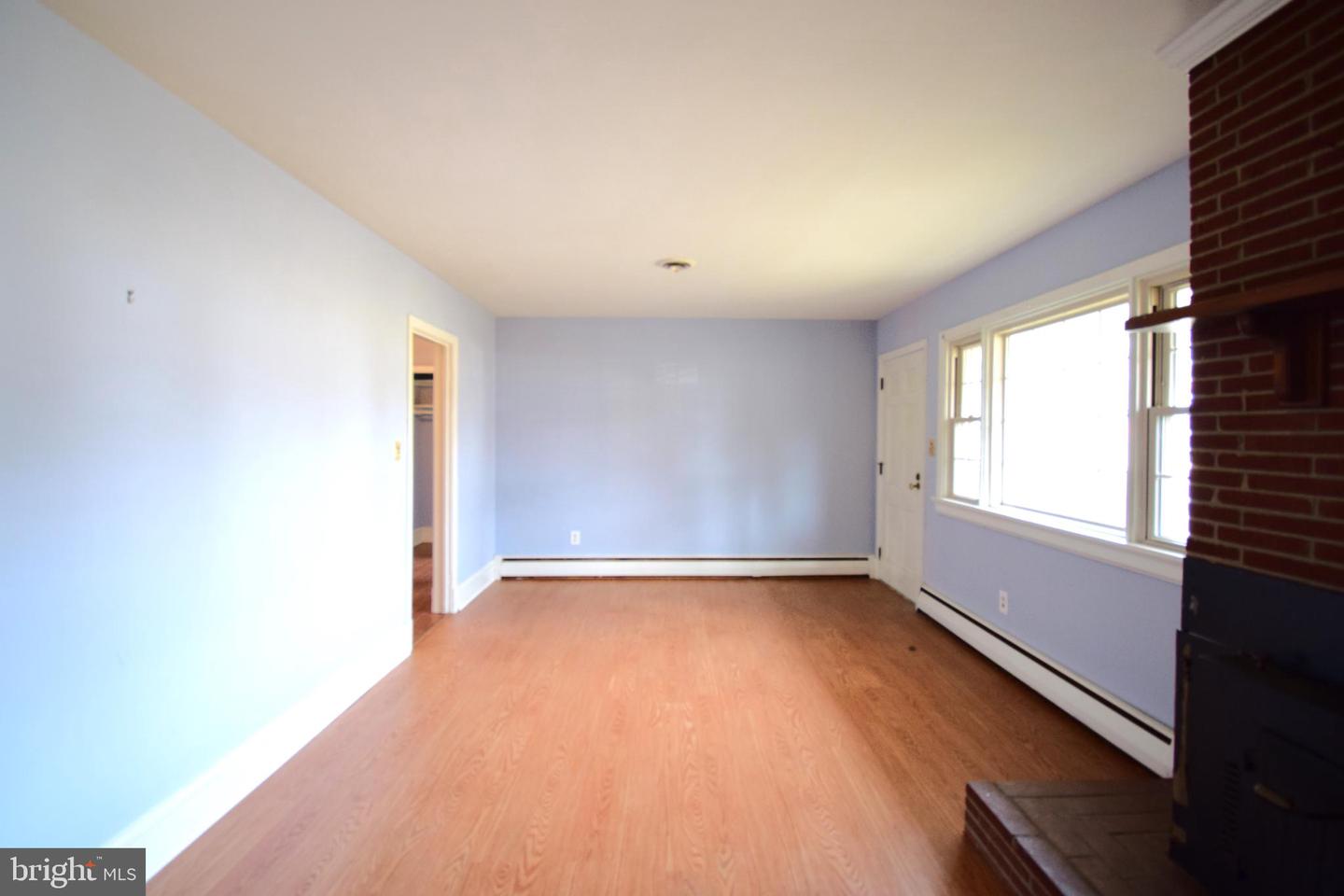 108 MARTIN ST, BOWLING GREEN, Virginia 22427, 3 Bedrooms Bedrooms, 5 Rooms Rooms,2 BathroomsBathrooms,Residential,For sale,108 MARTIN ST,VACV2009370 MLS # VACV2009370