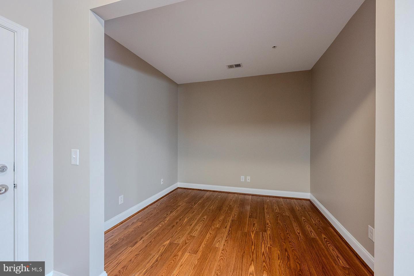 10275 FOUNTAIN CIR #201, MANASSAS, Virginia 20110, 2 Bedrooms Bedrooms, ,2 BathroomsBathrooms,Residential,For sale,10275 FOUNTAIN CIR #201,VAMN2009920 MLS # VAMN2009920