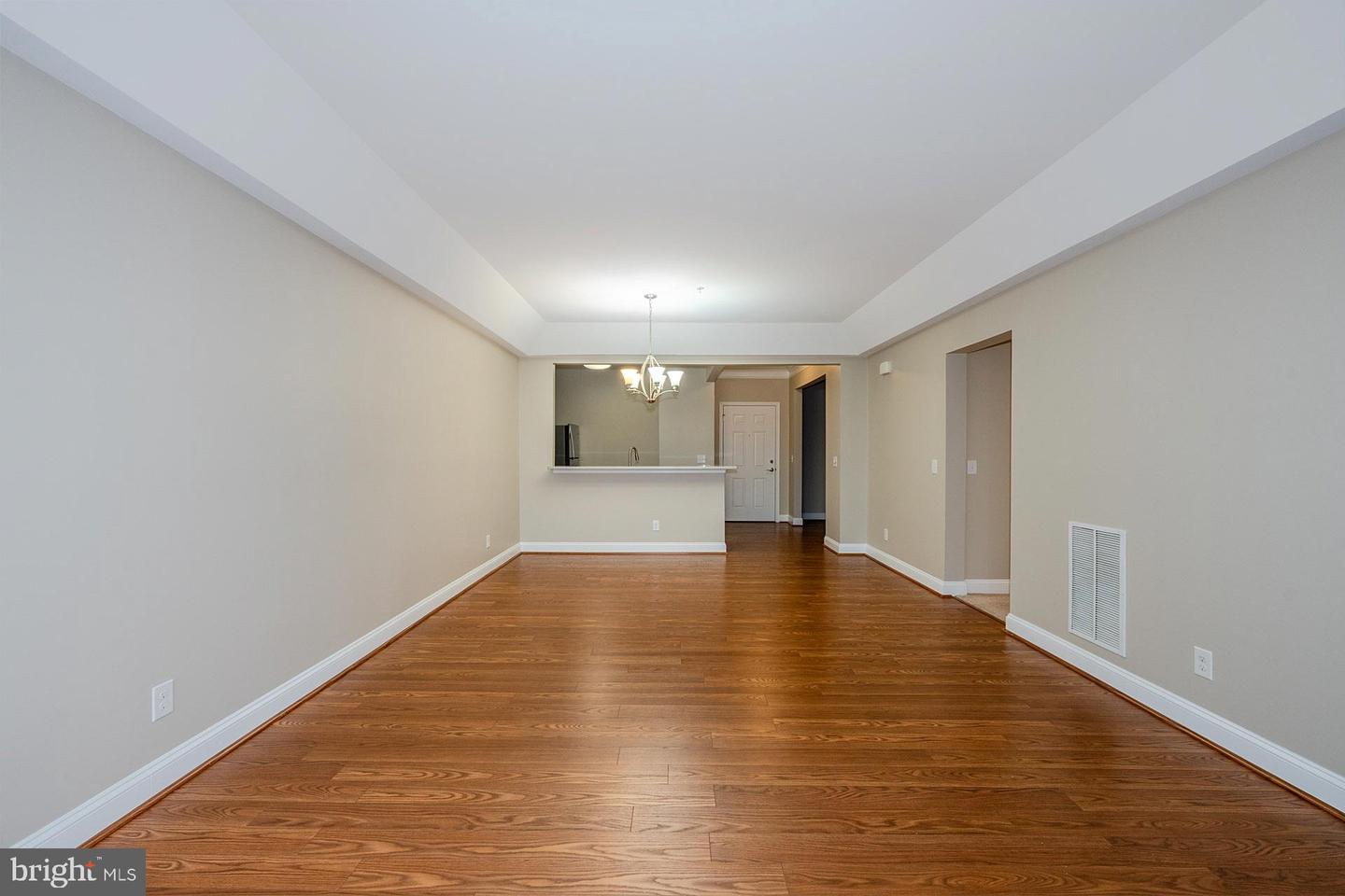 10275 FOUNTAIN CIR #201, MANASSAS, Virginia 20110, 2 Bedrooms Bedrooms, ,2 BathroomsBathrooms,Residential,For sale,10275 FOUNTAIN CIR #201,VAMN2009920 MLS # VAMN2009920