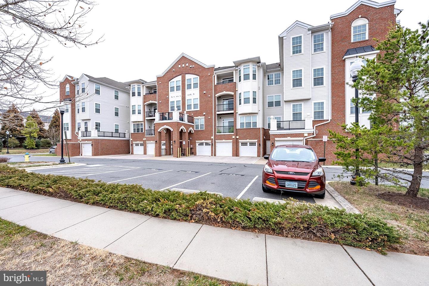 10275 FOUNTAIN CIR #201, MANASSAS, Virginia 20110, 2 Bedrooms Bedrooms, ,2 BathroomsBathrooms,Residential,For sale,10275 FOUNTAIN CIR #201,VAMN2009920 MLS # VAMN2009920