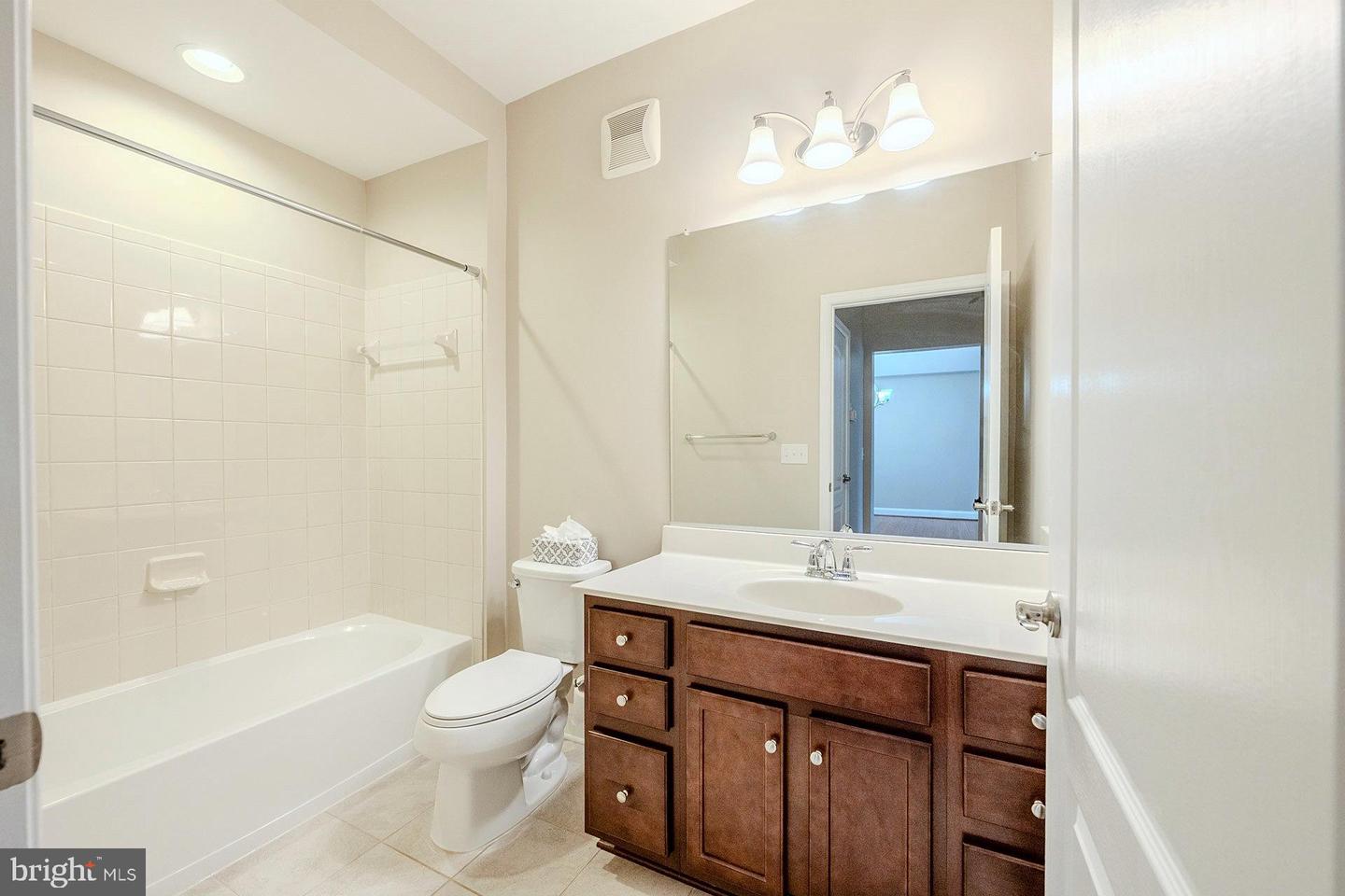 10275 FOUNTAIN CIR #201, MANASSAS, Virginia 20110, 2 Bedrooms Bedrooms, ,2 BathroomsBathrooms,Residential,For sale,10275 FOUNTAIN CIR #201,VAMN2009920 MLS # VAMN2009920