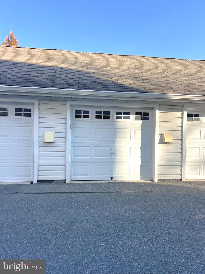 10275 FOUNTAIN CIR #201, MANASSAS, Virginia 20110, 2 Bedrooms Bedrooms, ,2 BathroomsBathrooms,Residential,For sale,10275 FOUNTAIN CIR #201,VAMN2009920 MLS # VAMN2009920