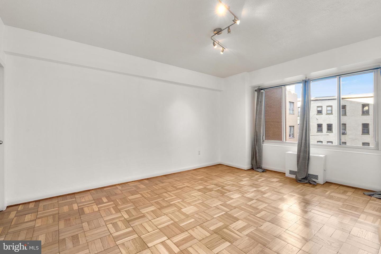 1727 MASSACHUSETTS AVE NW #502, WASHINGTON, District Of Columbia 20036, 1 Bedroom Bedrooms, 2 Rooms Rooms,1 BathroomBathrooms,Residential,For sale,1727 MASSACHUSETTS AVE NW #502,DCDC2240838 MLS # DCDC2240838