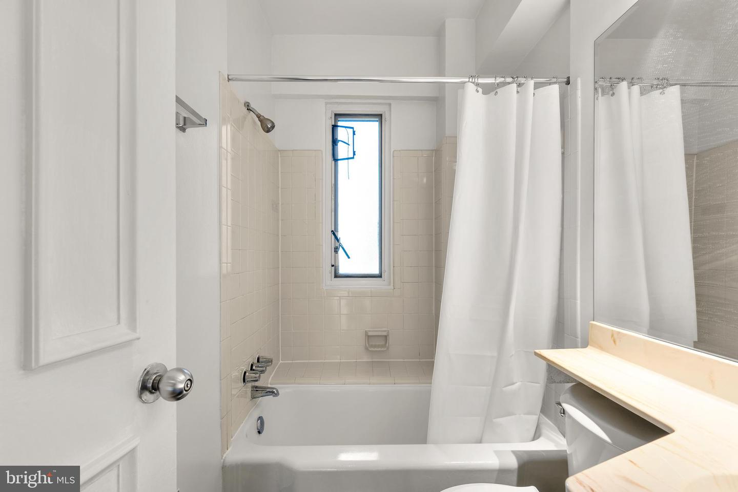 1727 MASSACHUSETTS AVE NW #502, WASHINGTON, District Of Columbia 20036, 1 Bedroom Bedrooms, 2 Rooms Rooms,1 BathroomBathrooms,Residential,For sale,1727 MASSACHUSETTS AVE NW #502,DCDC2240838 MLS # DCDC2240838