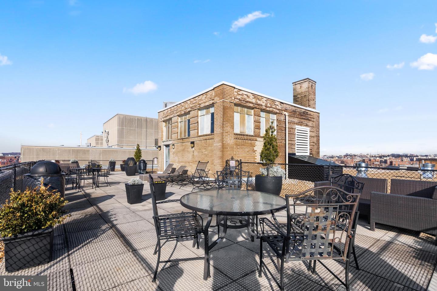 1727 MASSACHUSETTS AVE NW #502, WASHINGTON, District Of Columbia 20036, 1 Bedroom Bedrooms, 2 Rooms Rooms,1 BathroomBathrooms,Residential,For sale,1727 MASSACHUSETTS AVE NW #502,DCDC2240838 MLS # DCDC2240838