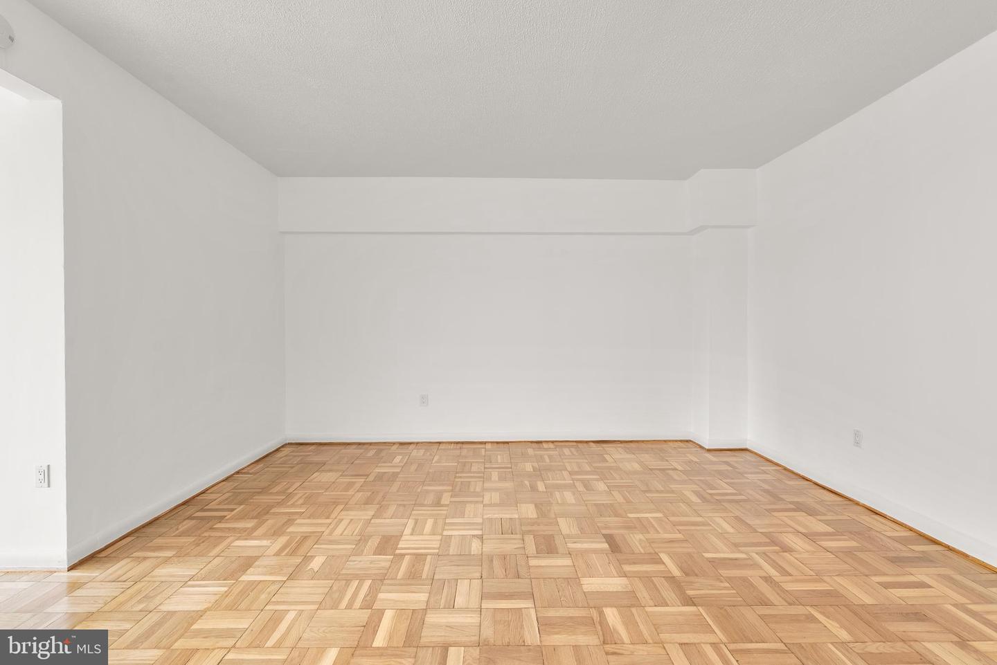 1727 MASSACHUSETTS AVE NW #502, WASHINGTON, District Of Columbia 20036, 1 Bedroom Bedrooms, 2 Rooms Rooms,1 BathroomBathrooms,Residential,For sale,1727 MASSACHUSETTS AVE NW #502,DCDC2240838 MLS # DCDC2240838