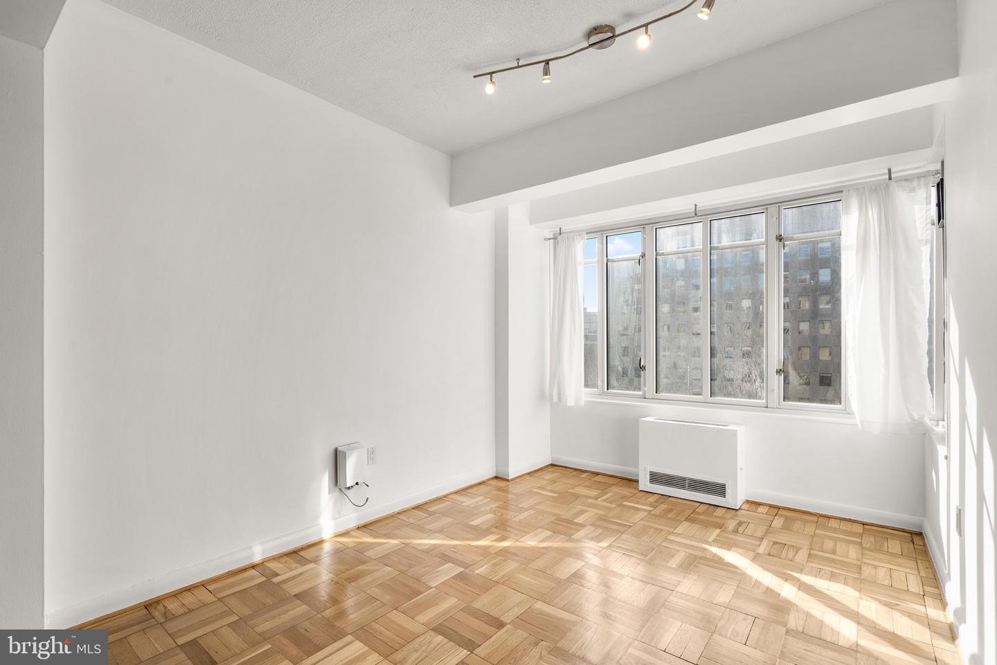 1727 MASSACHUSETTS AVE NW #502, WASHINGTON, District Of Columbia 20036, 1 Bedroom Bedrooms, 2 Rooms Rooms,1 BathroomBathrooms,Residential,For sale,1727 MASSACHUSETTS AVE NW #502,DCDC2240838 MLS # DCDC2240838