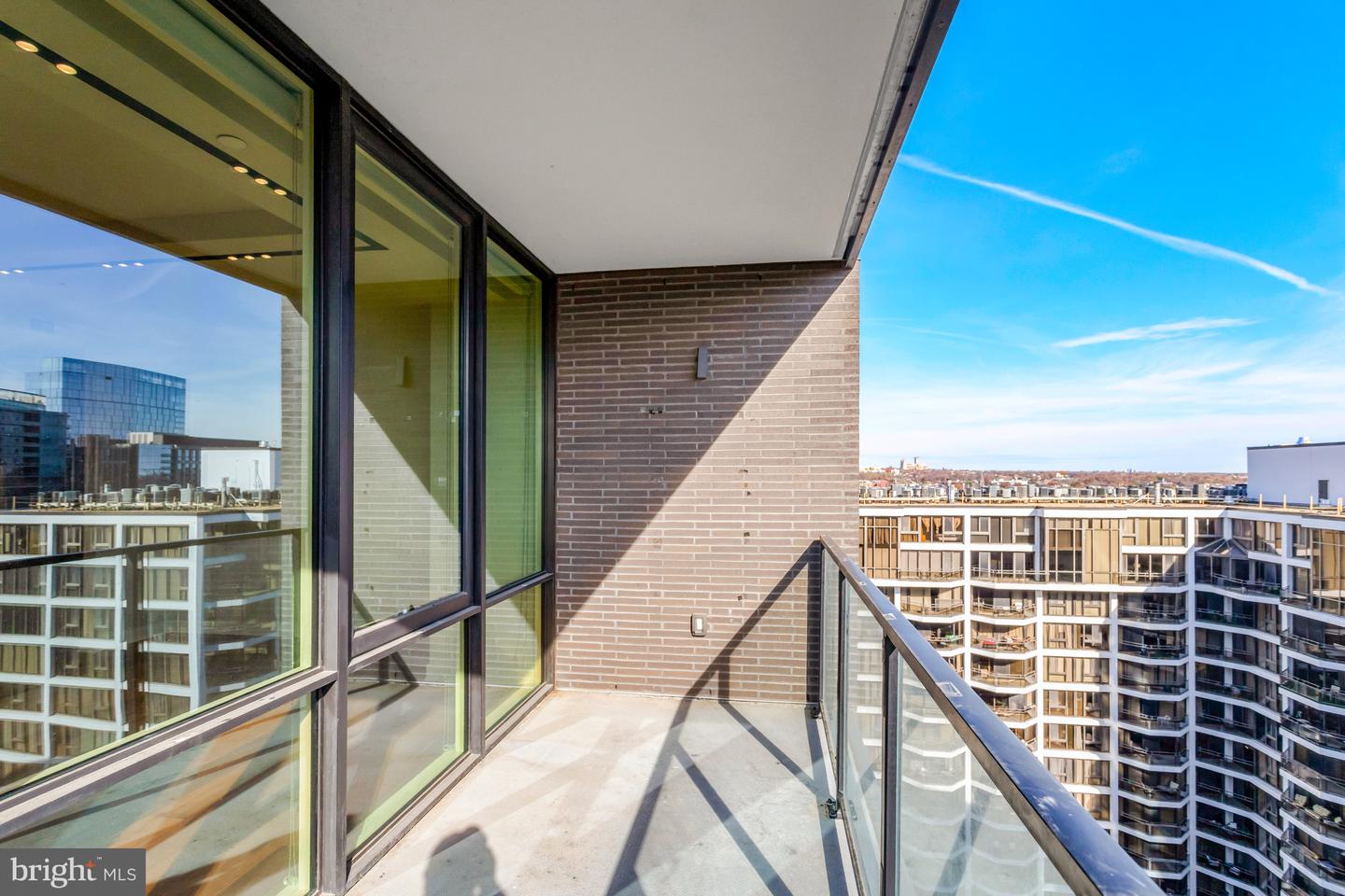 1781 N PIERCE ST #1404, ARLINGTON, Virginia 22209, 2 Bedrooms Bedrooms, 9 Rooms Rooms,2 BathroomsBathrooms,Residential,For sale,1781 N PIERCE ST #1404,VAAR2067664 MLS # VAAR2067664