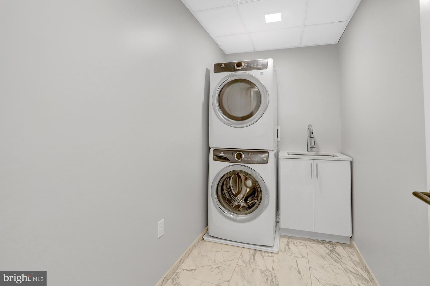 1781 N PIERCE ST #1404, ARLINGTON, Virginia 22209, 2 Bedrooms Bedrooms, 9 Rooms Rooms,2 BathroomsBathrooms,Residential,For sale,1781 N PIERCE ST #1404,VAAR2067664 MLS # VAAR2067664