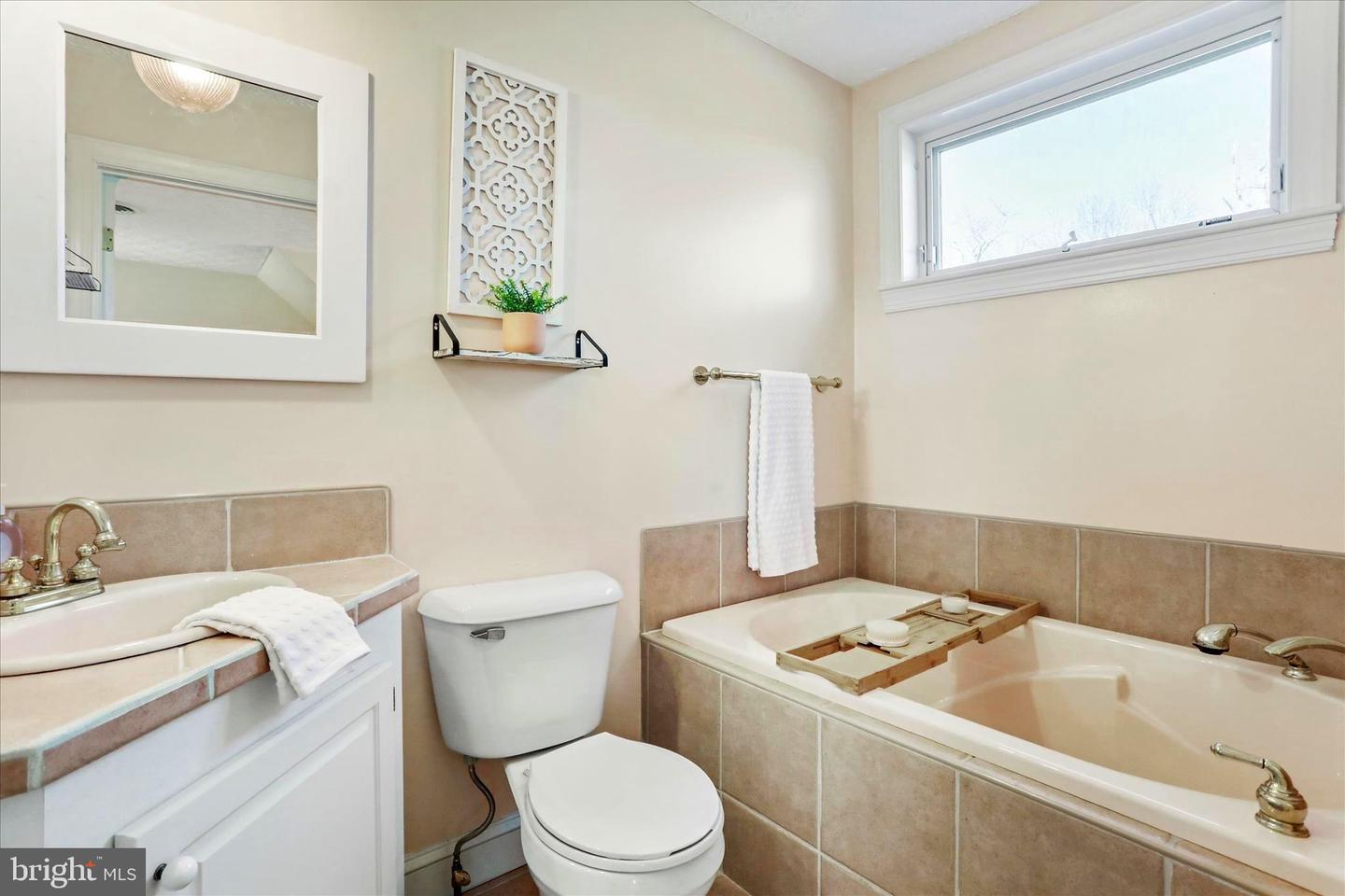 1050 ALMOND DR, LURAY, Virginia 22835, 5 Bedrooms Bedrooms, ,4 BathroomsBathrooms,Residential,For sale,1050 ALMOND DR,VAPA2005872 MLS # VAPA2005872