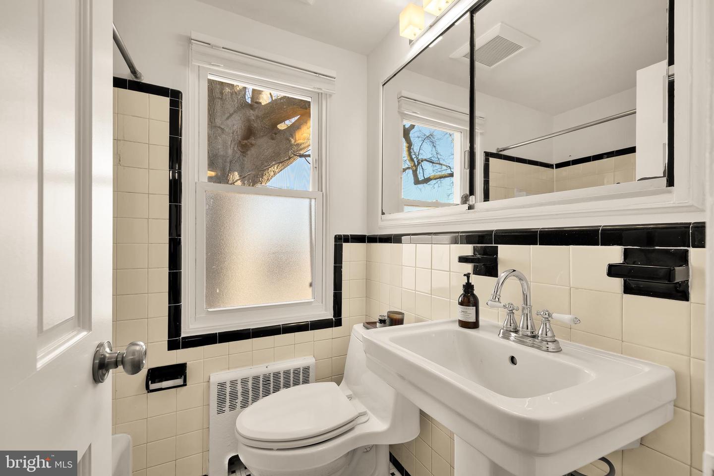 30 ANCELL ST, ALEXANDRIA, Virginia 22305, 3 Bedrooms Bedrooms, ,2 BathroomsBathrooms,Residential,For sale,30 ANCELL ST,VAAX2048442 MLS # VAAX2048442