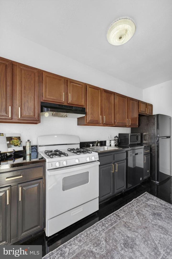 644 MASSACHUSETTS AVE NE #406, WASHINGTON, District Of Columbia 20002, ,1 BathroomBathrooms,Residential,For sale,644 MASSACHUSETTS AVE NE #406,DCDC2235712 MLS # DCDC2235712