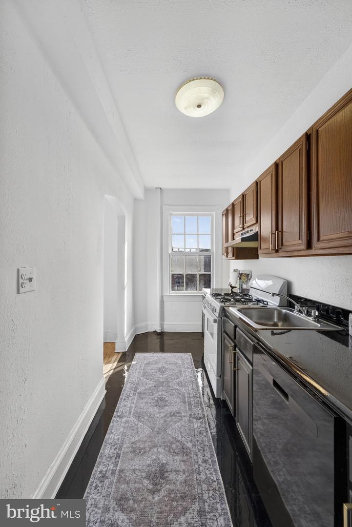 644 MASSACHUSETTS AVE NE #406, WASHINGTON, District Of Columbia 20002, ,1 BathroomBathrooms,Residential,For sale,644 MASSACHUSETTS AVE NE #406,DCDC2235712 MLS # DCDC2235712