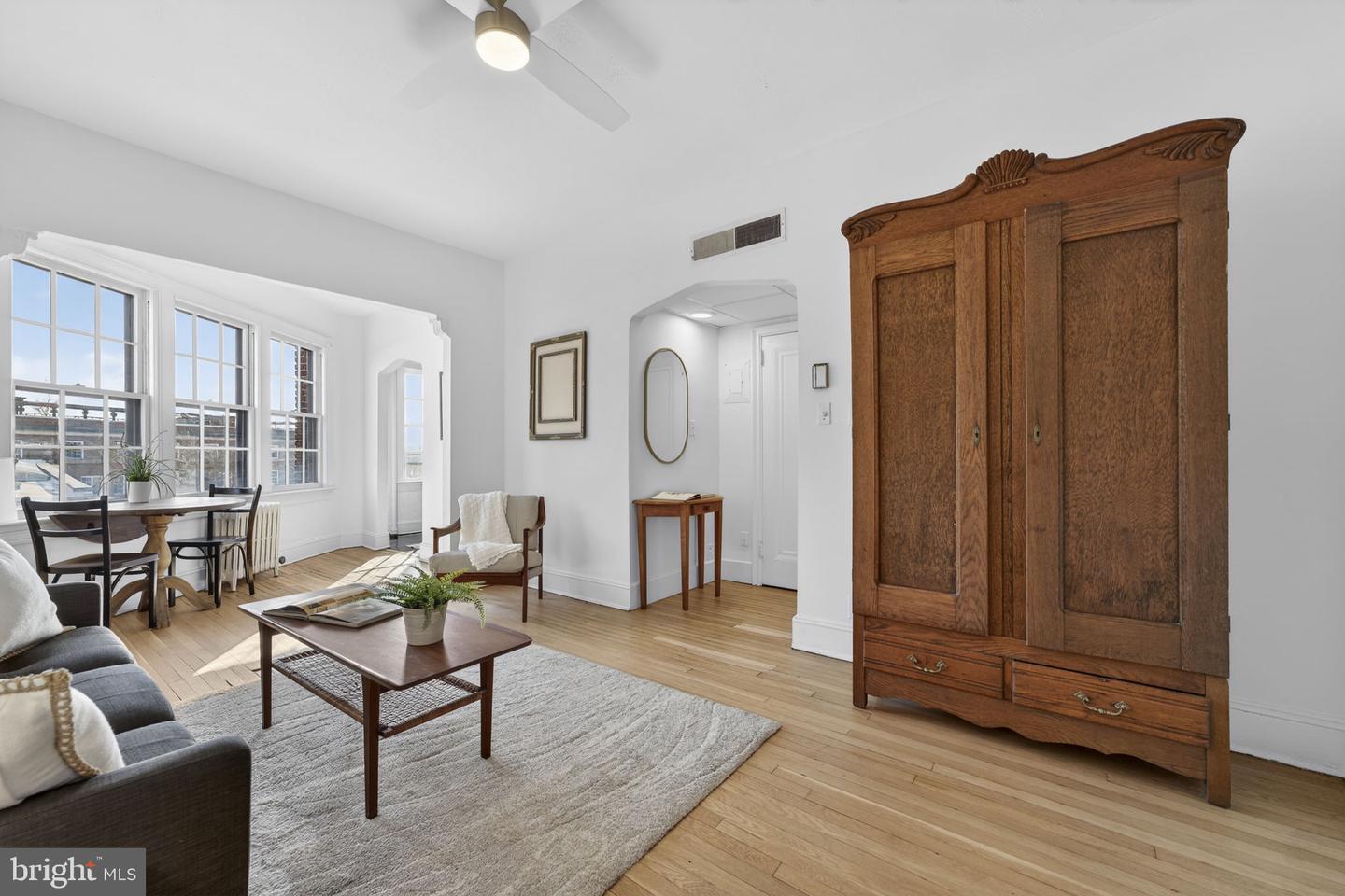 644 MASSACHUSETTS AVE NE #406, WASHINGTON, District Of Columbia 20002, ,1 BathroomBathrooms,Residential,For sale,644 MASSACHUSETTS AVE NE #406,DCDC2235712 MLS # DCDC2235712