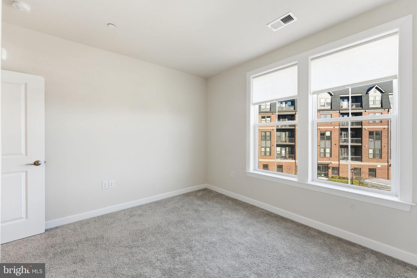 3925 FAIR RIDGE DR #304, FAIRFAX, Virginia 22033, 2 Bedrooms Bedrooms, ,2 BathroomsBathrooms,Residential,For sale,3925 FAIR RIDGE DR #304,VAFX2284760 MLS # VAFX2284760