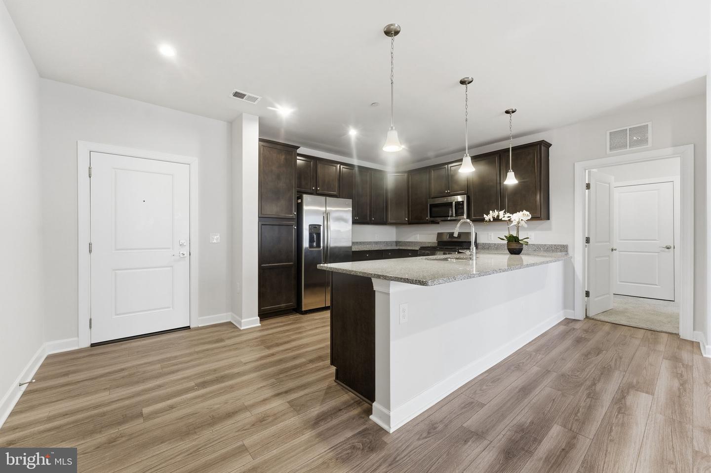 3925 FAIR RIDGE DR #304, FAIRFAX, Virginia 22033, 2 Bedrooms Bedrooms, ,2 BathroomsBathrooms,Residential,For sale,3925 FAIR RIDGE DR #304,VAFX2284760 MLS # VAFX2284760