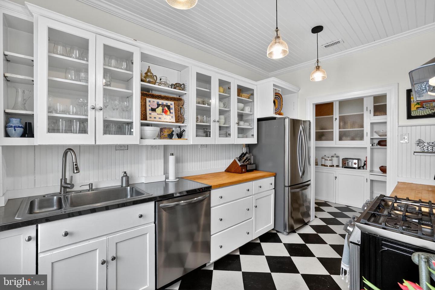 1661 CRESCENT PL NW, WASHINGTON, District Of Columbia 20009, 2 Bedrooms Bedrooms, 3 Rooms Rooms,1 BathroomBathrooms,Residential,For sale,1661 CRESCENT PL NW,DCDC2240510 MLS # DCDC2240510