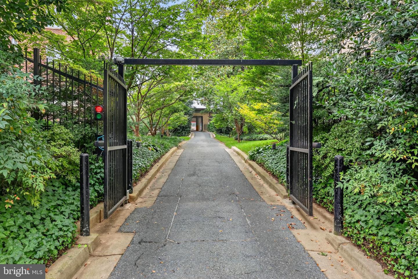 1661 CRESCENT PL NW, WASHINGTON, District Of Columbia 20009, 2 Bedrooms Bedrooms, 3 Rooms Rooms,1 BathroomBathrooms,Residential,For sale,1661 CRESCENT PL NW,DCDC2240510 MLS # DCDC2240510