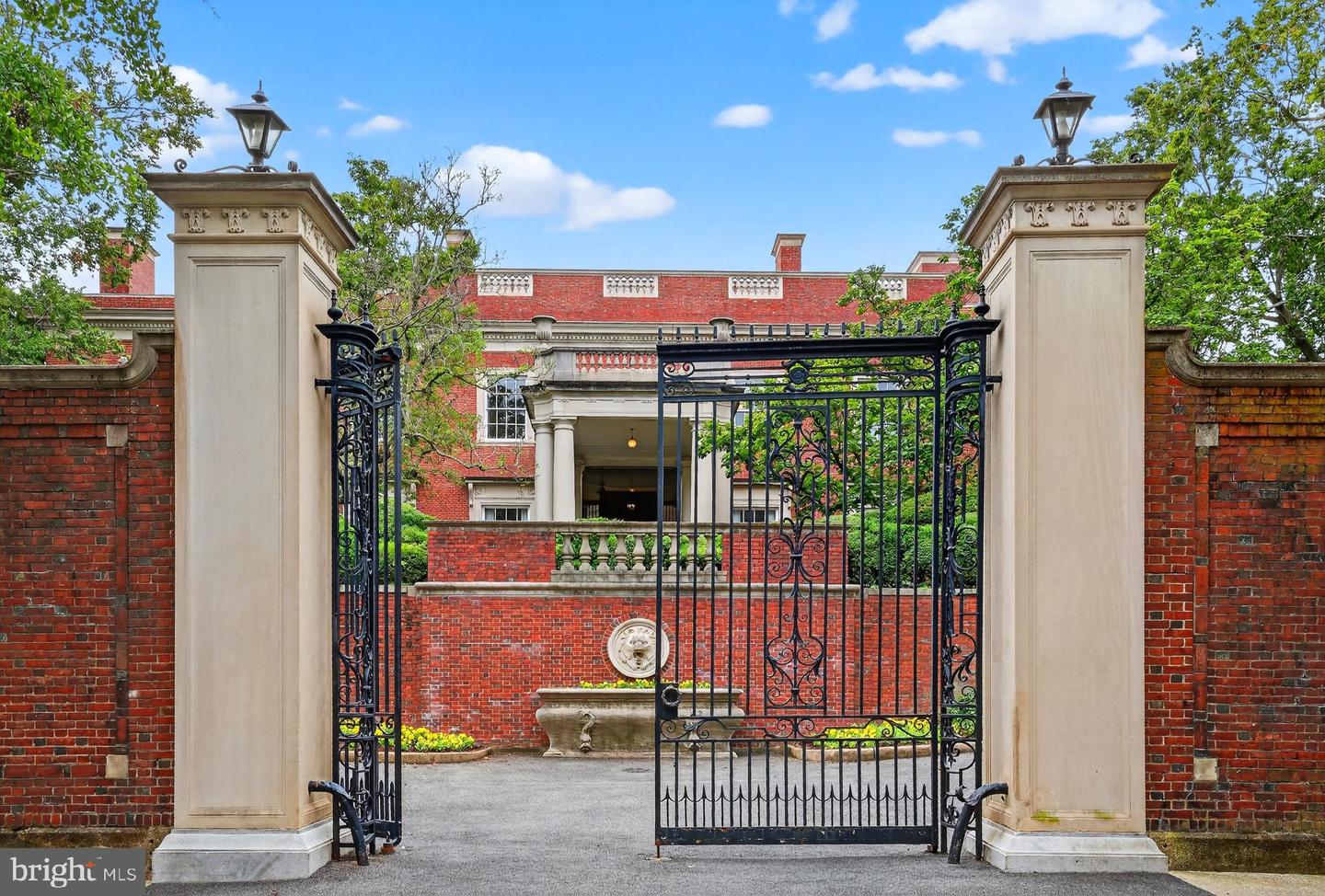 1661 CRESCENT PL NW, WASHINGTON, District Of Columbia 20009, 2 Bedrooms Bedrooms, 3 Rooms Rooms,1 BathroomBathrooms,Residential,For sale,1661 CRESCENT PL NW,DCDC2240510 MLS # DCDC2240510