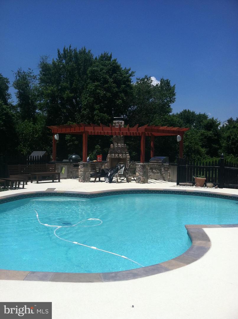 16503 LONEOAK PL, HAMILTON, Virginia 20158, 6 Bedrooms Bedrooms, 1 Room Rooms,4 BathroomsBathrooms,Residential,For sale,16503 LONEOAK PL,VALO2113620 MLS # VALO2113620