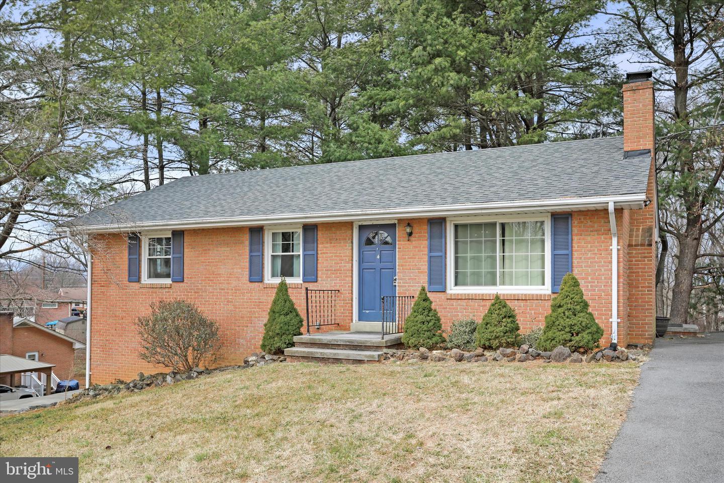 4 EVELYN CT, FRONT ROYAL, Virginia 22630, 3 Bedrooms Bedrooms, ,1 BathroomBathrooms,Residential,For sale,4 EVELYN CT,VAWR2013064 MLS # VAWR2013064 4 EVELYN CT, FRONT ROYAL, Virginia 22630, 3 Bedrooms Bedrooms, ,1 BathroomBathrooms,Residential,For sale,4 EVELYN CT,VAWR2013064 MLS # VAWR2013064