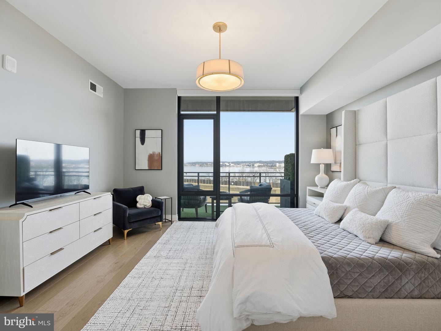 1201 N ROYAL ST #407, ALEXANDRIA, Virginia 22314, 2 Bedrooms Bedrooms, ,2 BathroomsBathrooms,Residential,For sale,1201 N ROYAL ST #407,VAAX2053022 MLS # VAAX2053022