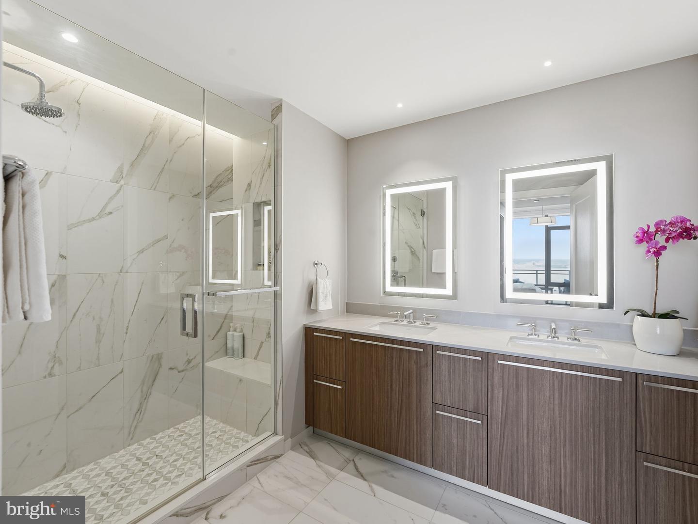 1201 N ROYAL ST #407, ALEXANDRIA, Virginia 22314, 2 Bedrooms Bedrooms, ,2 BathroomsBathrooms,Residential,For sale,1201 N ROYAL ST #407,VAAX2053022 MLS # VAAX2053022