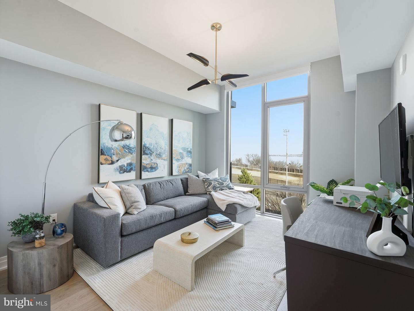 1201 N ROYAL ST #407, ALEXANDRIA, Virginia 22314, 2 Bedrooms Bedrooms, ,2 BathroomsBathrooms,Residential,For sale,1201 N ROYAL ST #407,VAAX2053022 MLS # VAAX2053022