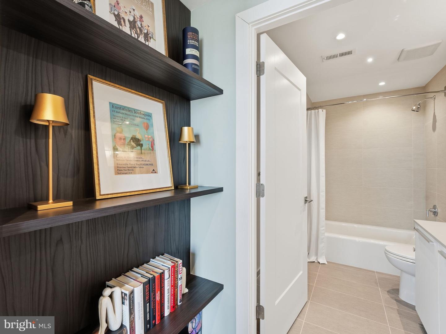 1201 N ROYAL ST #407, ALEXANDRIA, Virginia 22314, 2 Bedrooms Bedrooms, ,2 BathroomsBathrooms,Residential,For sale,1201 N ROYAL ST #407,VAAX2053022 MLS # VAAX2053022