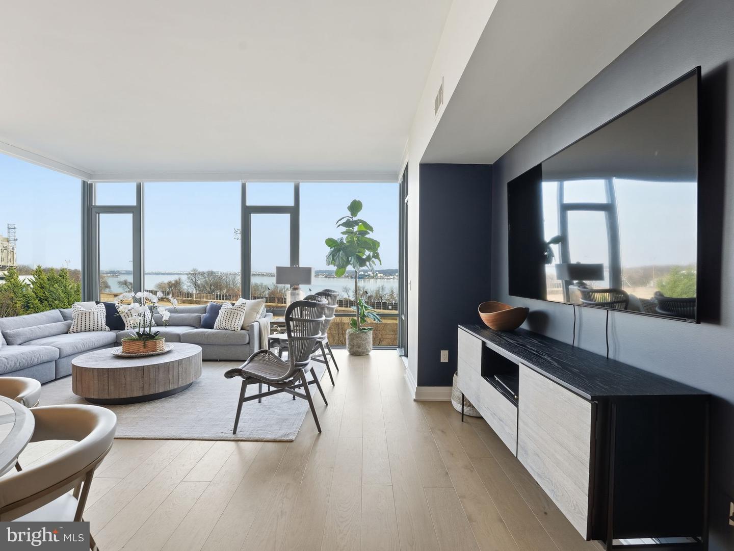 1201 N ROYAL ST #407, ALEXANDRIA, Virginia 22314, 2 Bedrooms Bedrooms, ,2 BathroomsBathrooms,Residential,For sale,1201 N ROYAL ST #407,VAAX2053022 MLS # VAAX2053022