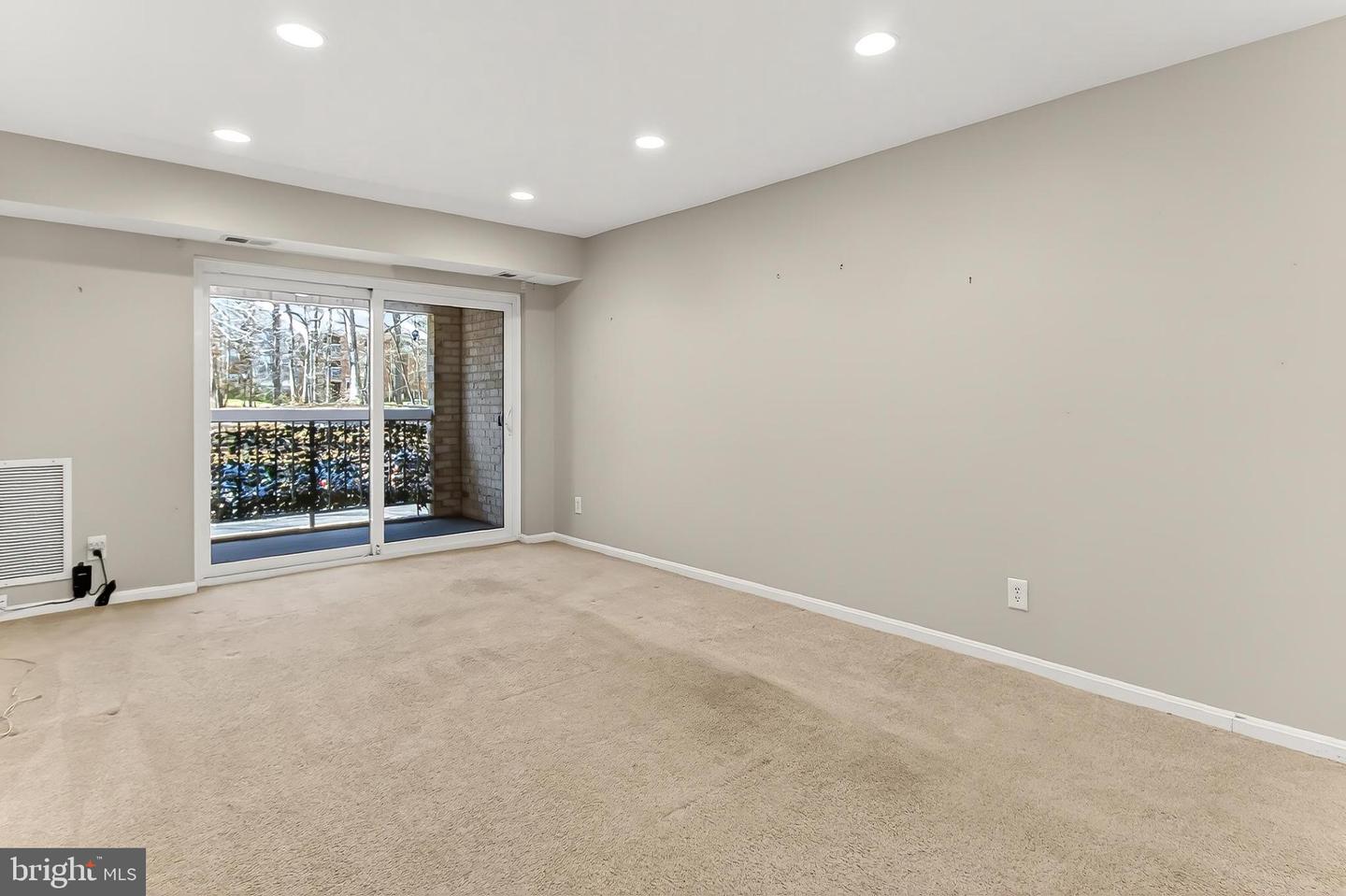 5833 COVE LANDING RD #304, BURKE, Virginia 22015, 2 Bedrooms Bedrooms, 7 Rooms Rooms,2 BathroomsBathrooms,Residential,For sale,5833 COVE LANDING RD #304,VAFX2285130 MLS # VAFX2285130