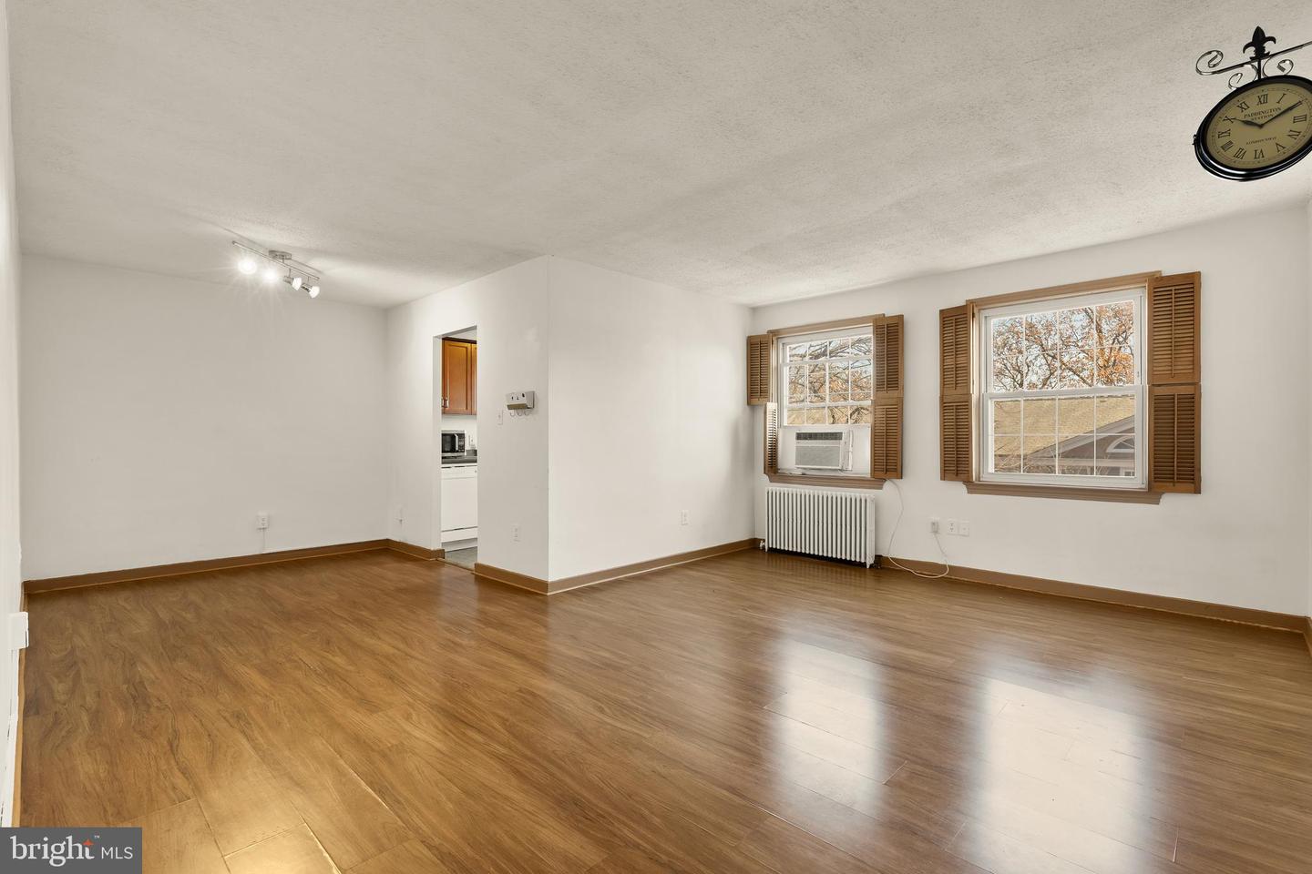 5010 COLUMBIA PIKE #6, ARLINGTON, Virginia 22204, 1 Bedroom Bedrooms, ,1 BathroomBathrooms,Residential,For sale,5010 COLUMBIA PIKE #6,VAAR2067608 MLS # VAAR2067608