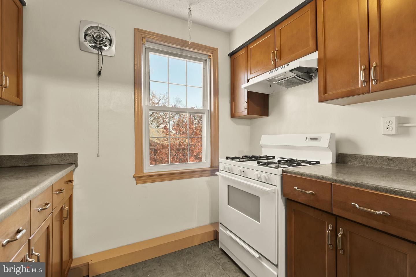 5010 COLUMBIA PIKE #6, ARLINGTON, Virginia 22204, 1 Bedroom Bedrooms, ,1 BathroomBathrooms,Residential,For sale,5010 COLUMBIA PIKE #6,VAAR2067608 MLS # VAAR2067608