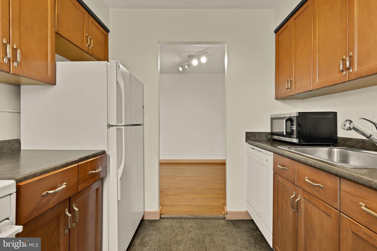 5010 COLUMBIA PIKE #6, ARLINGTON, Virginia 22204, 1 Bedroom Bedrooms, ,1 BathroomBathrooms,Residential,For sale,5010 COLUMBIA PIKE #6,VAAR2067608 MLS # VAAR2067608