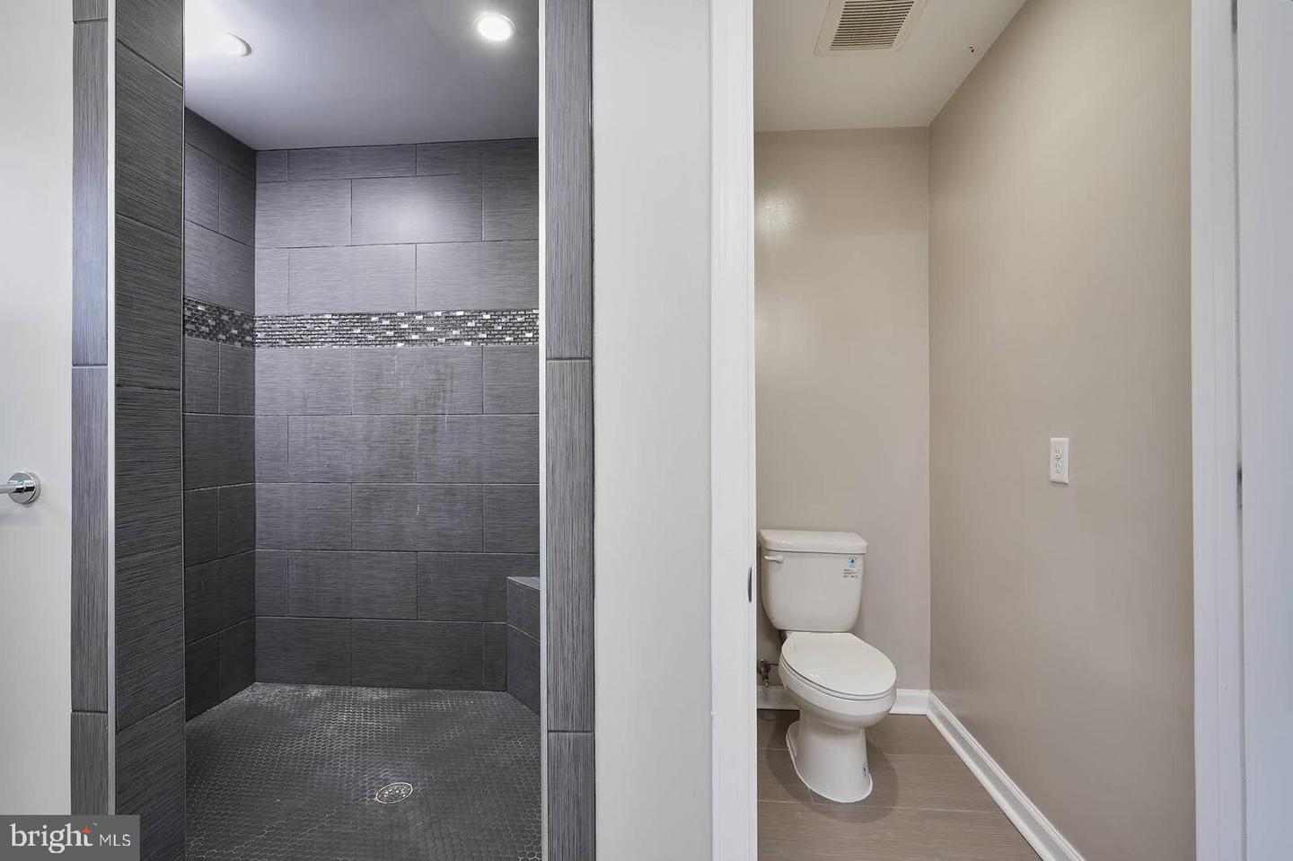 412 WOODCREST DR SE #412B, WASHINGTON, District Of Columbia 20032, 3 Bedrooms Bedrooms, 6 Rooms Rooms,2 BathroomsBathrooms,Residential,For sale,412 WOODCREST DR SE #412B,DCDC2240882 MLS # DCDC2240882