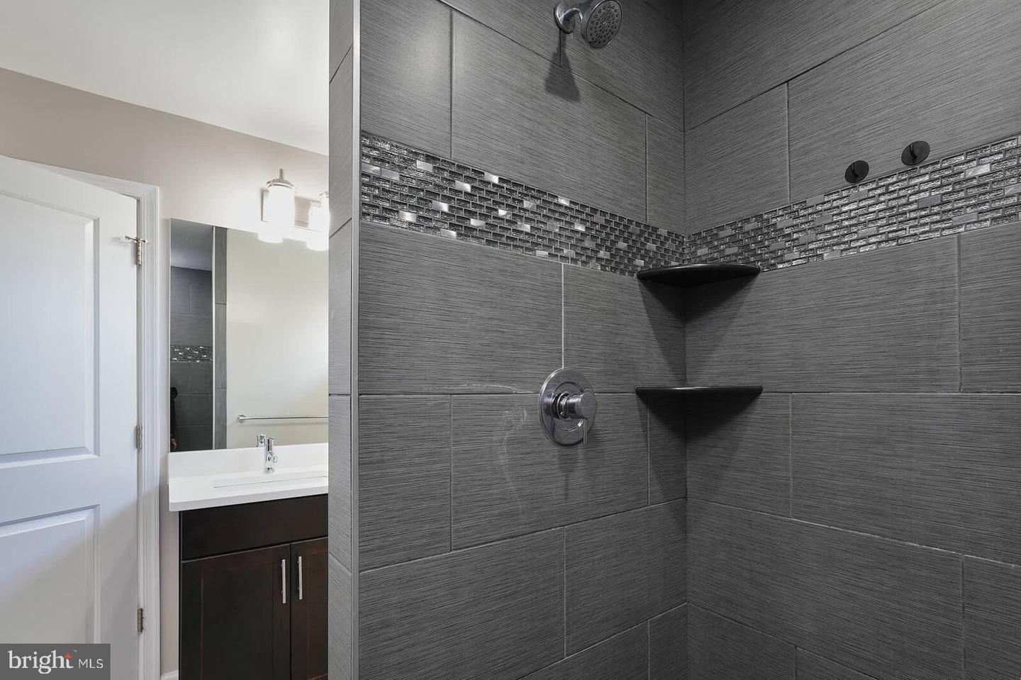 412 WOODCREST DR SE #412B, WASHINGTON, District Of Columbia 20032, 3 Bedrooms Bedrooms, 6 Rooms Rooms,2 BathroomsBathrooms,Residential,For sale,412 WOODCREST DR SE #412B,DCDC2240882 MLS # DCDC2240882