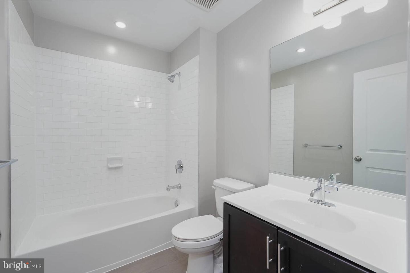 412 WOODCREST DR SE #412B, WASHINGTON, District Of Columbia 20032, 3 Bedrooms Bedrooms, 6 Rooms Rooms,2 BathroomsBathrooms,Residential,For sale,412 WOODCREST DR SE #412B,DCDC2240882 MLS # DCDC2240882