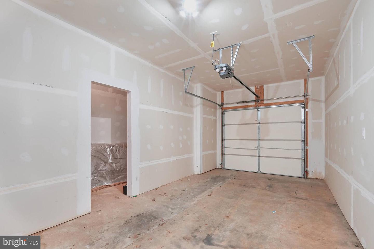 412 WOODCREST DR SE #412B, WASHINGTON, District Of Columbia 20032, 3 Bedrooms Bedrooms, 6 Rooms Rooms,2 BathroomsBathrooms,Residential,For sale,412 WOODCREST DR SE #412B,DCDC2240882 MLS # DCDC2240882