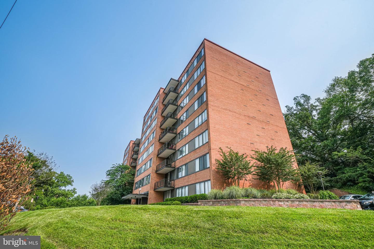 4390 LORCOM LN #810, ARLINGTON, Virginia 22207, 2 Bedrooms Bedrooms, ,1 BathroomBathrooms,Residential,For sale,4390 LORCOM LN #810,VAAR2067704 MLS # VAAR2067704