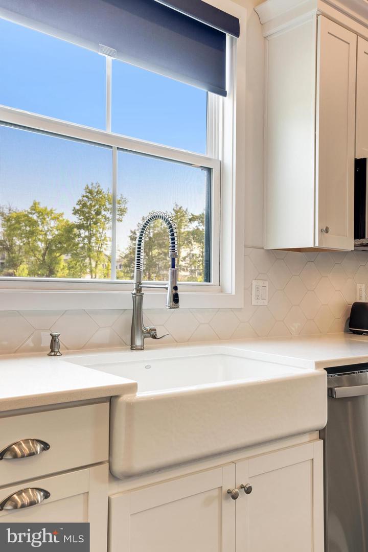 41490 BEDFORD FALLS CT, ALDIE, Virginia 20105, 5 Bedrooms Bedrooms, ,4 BathroomsBathrooms,Residential,For sale,41490 BEDFORD FALLS CT,VALO2113890 MLS # VALO2113890