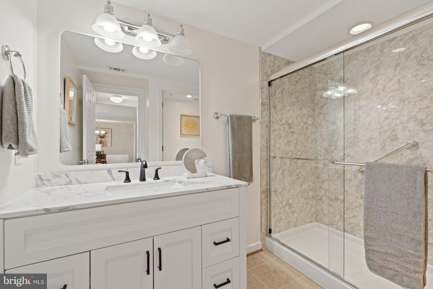 4065 S FOUR MILE RUN DR #303, ARLINGTON, Virginia 22204, 1 Bedroom Bedrooms, ,1 BathroomBathrooms,Residential,For sale,4065 S FOUR MILE RUN DR #303,VAAR2067714 MLS # VAAR2067714