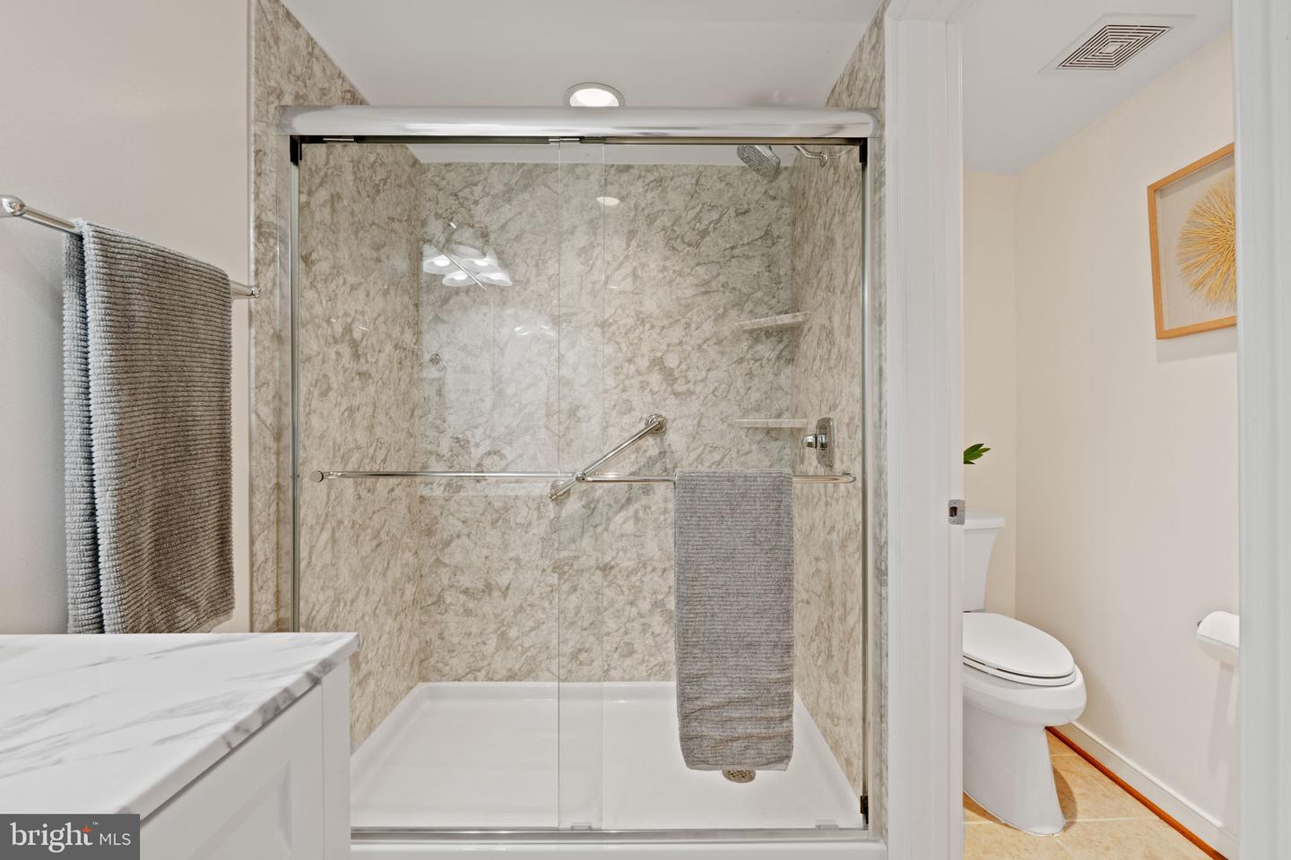 4065 S FOUR MILE RUN DR #303, ARLINGTON, Virginia 22204, 1 Bedroom Bedrooms, ,1 BathroomBathrooms,Residential,For sale,4065 S FOUR MILE RUN DR #303,VAAR2067714 MLS # VAAR2067714