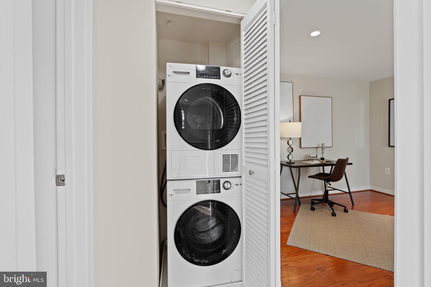 4065 S FOUR MILE RUN DR #303, ARLINGTON, Virginia 22204, 1 Bedroom Bedrooms, ,1 BathroomBathrooms,Residential,For sale,4065 S FOUR MILE RUN DR #303,VAAR2067714 MLS # VAAR2067714